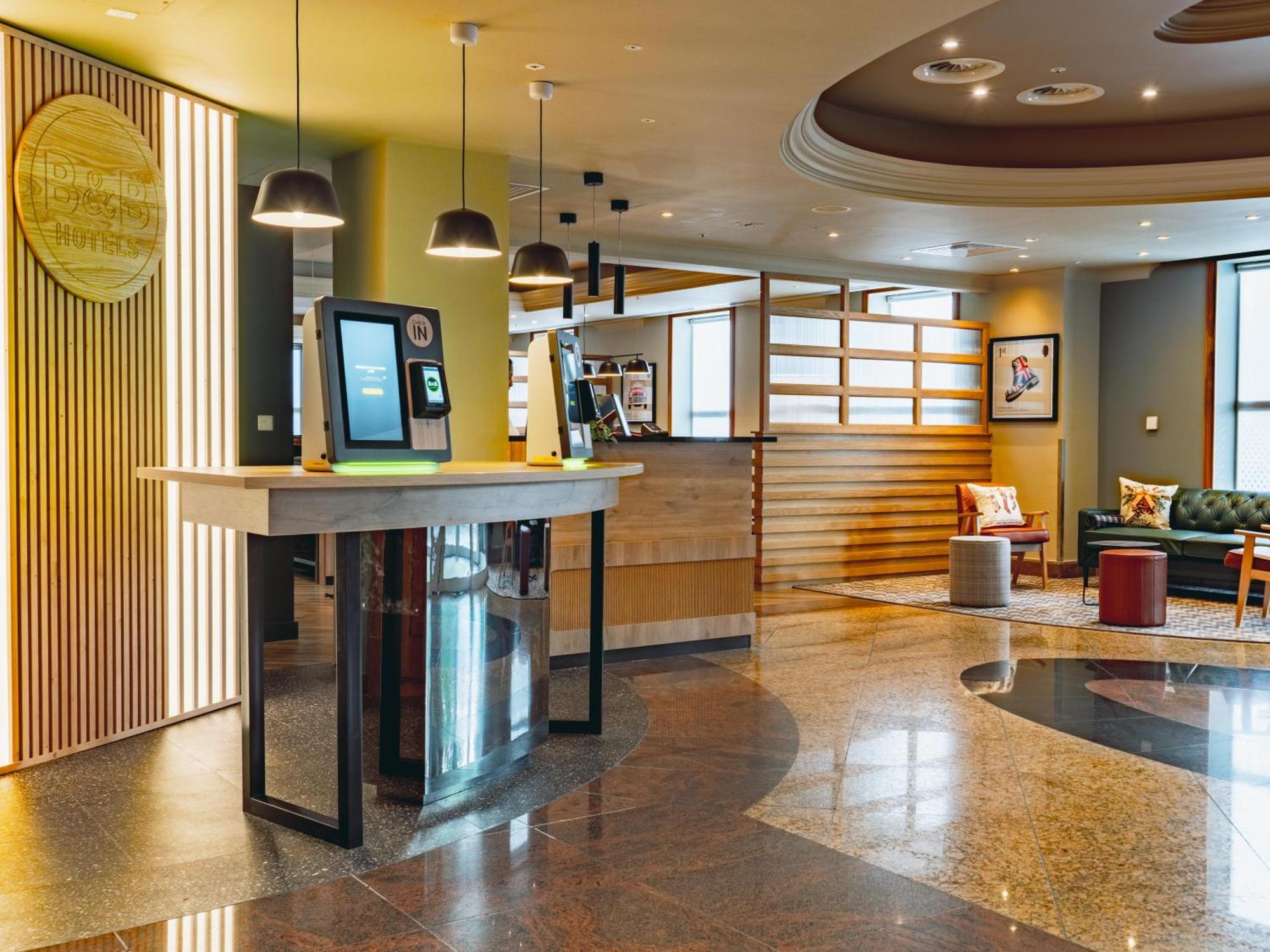 B&B Hotel London Heathrow Слау Экстерьер фото
