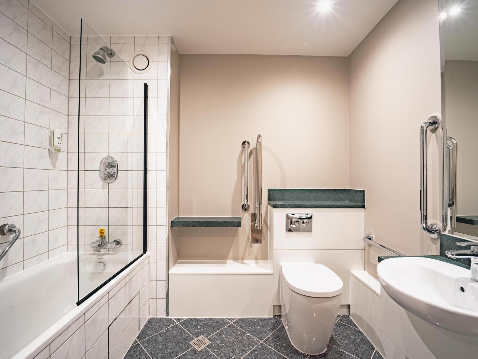 B&B Hotel London Heathrow Слау Экстерьер фото