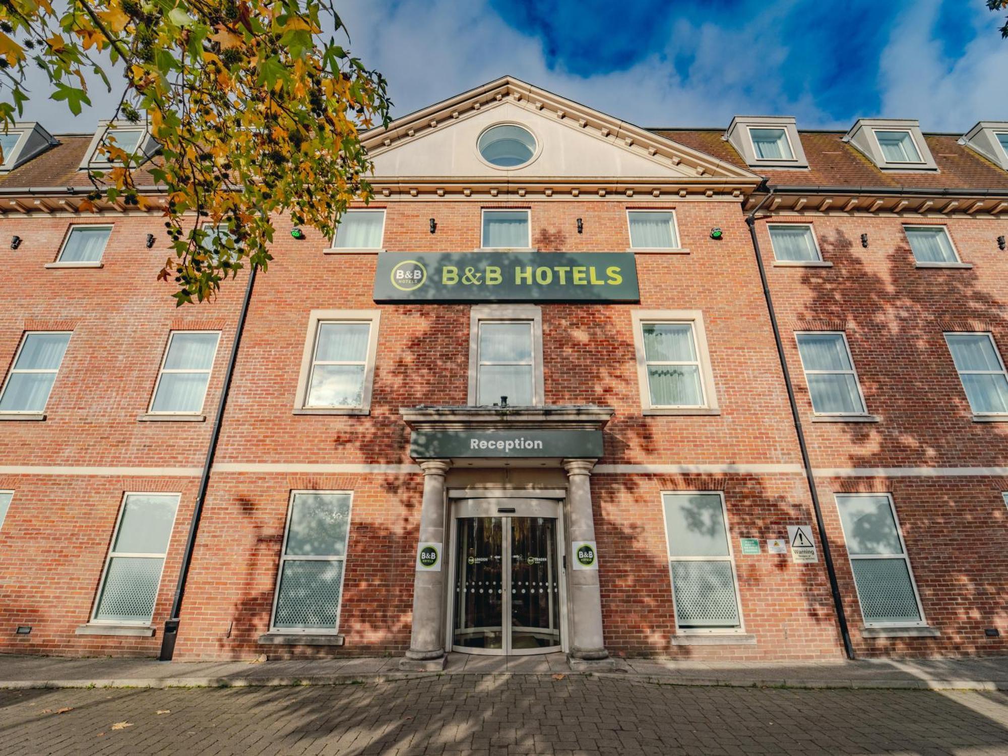 B&B Hotel London Heathrow Слау Экстерьер фото