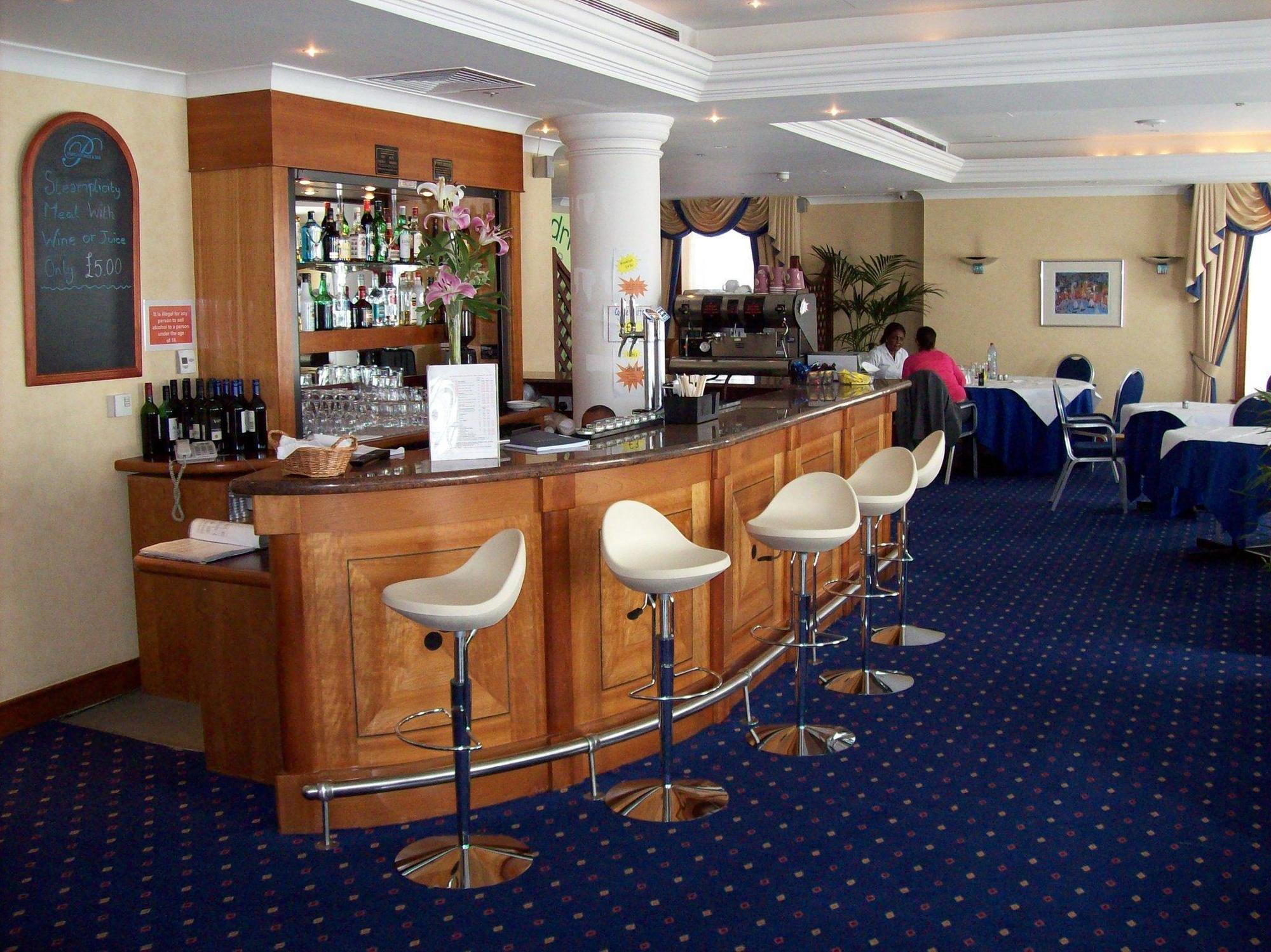 B&B Hotel London Heathrow Слау Экстерьер фото