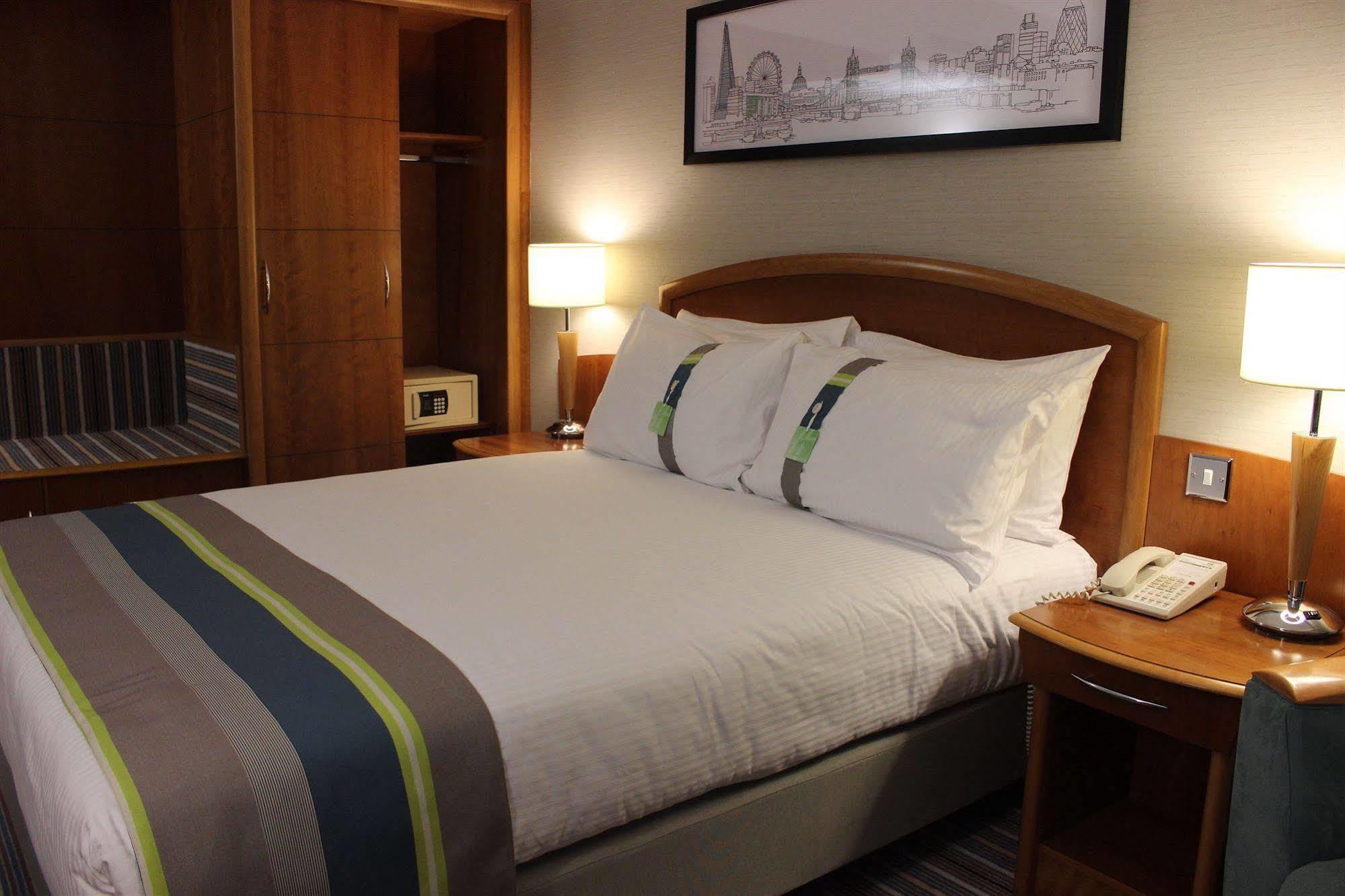B&B Hotel London Heathrow Слау Экстерьер фото